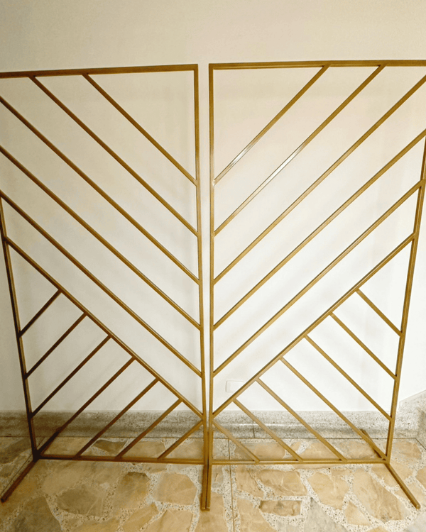 Backing dorado metálico con diagonales