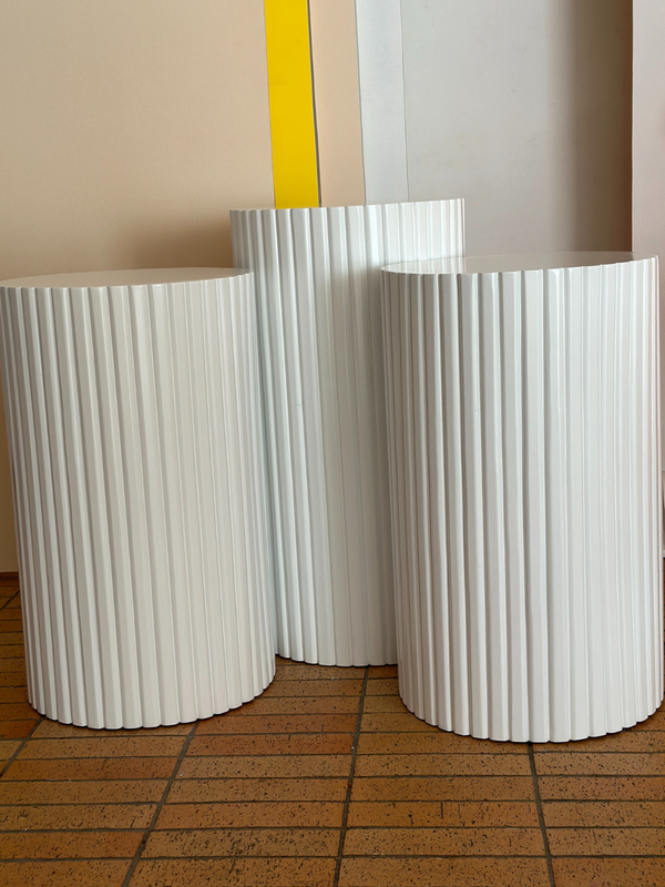 Cilindros acanalados blancos