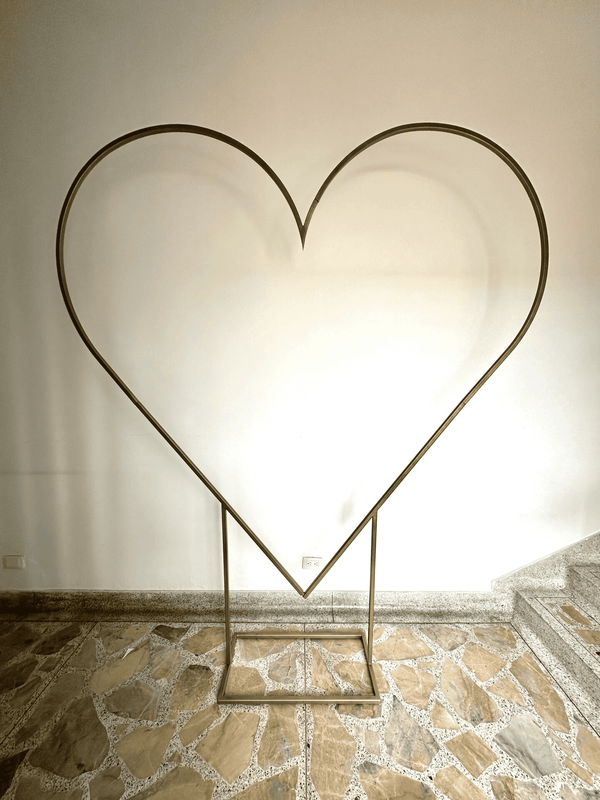 Estructura corazón desarmable dorada