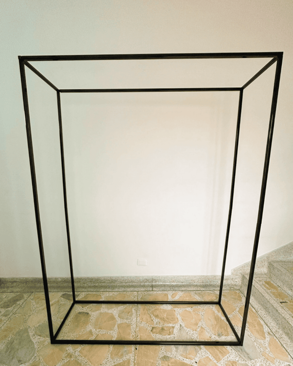 Estructura rectangular metálica negra 3d