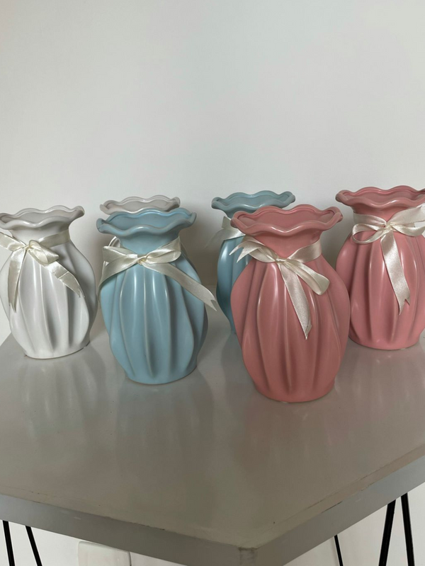 Floreros en porcelana (blancos, rosa pastel y azul pastel)