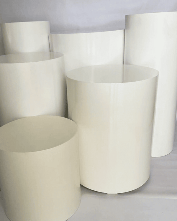 Mesas cilindro blancas