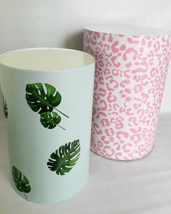 Mesas cilindro estampadas en animal print y hojas