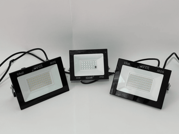 Reflectores de luz cálida y RGB